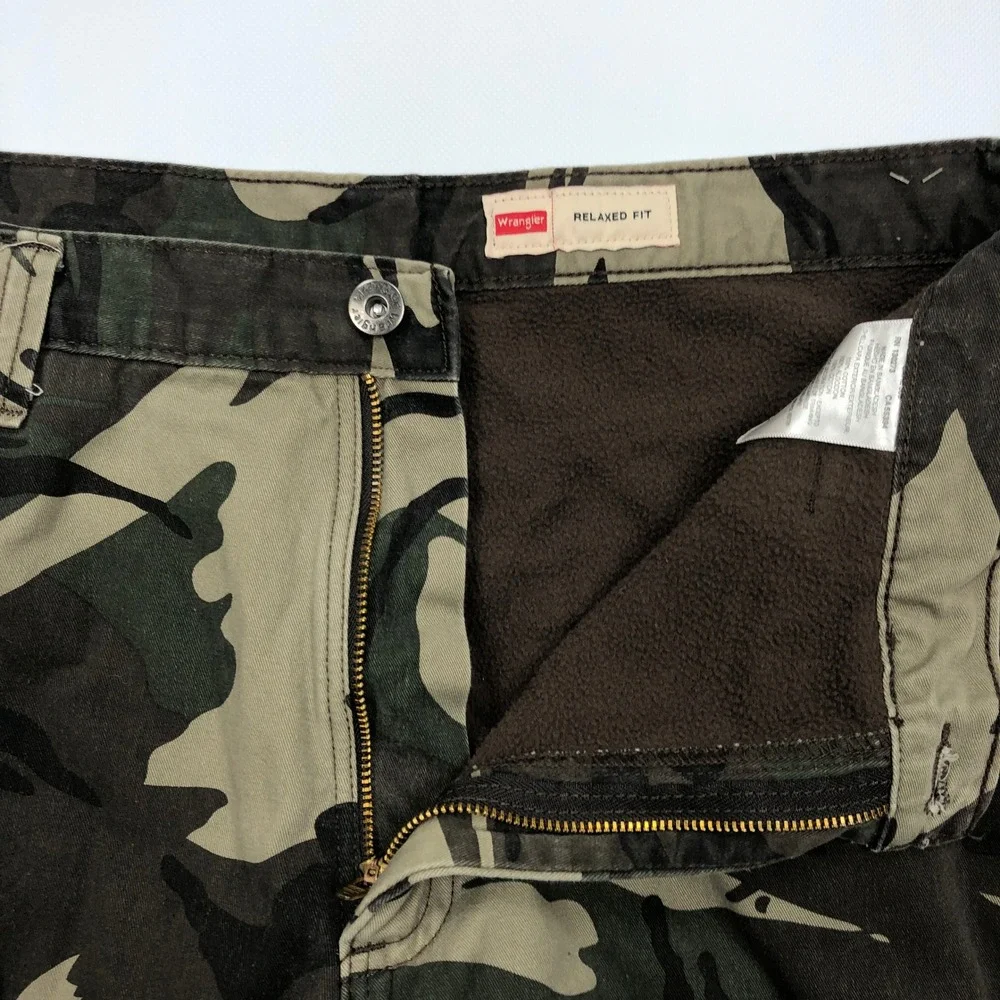 Wrangler Mens Relaxed Fit Fleece Lined Camo Cargo Pants 32x30 Green Brown